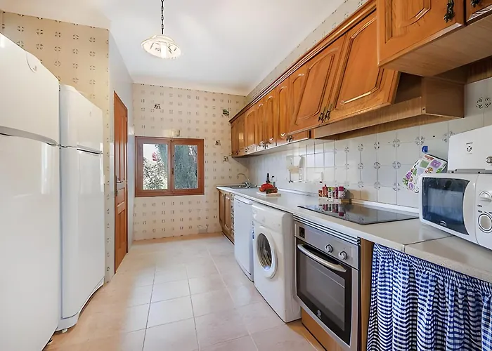 Toni فيلة بورت دي بوينسا